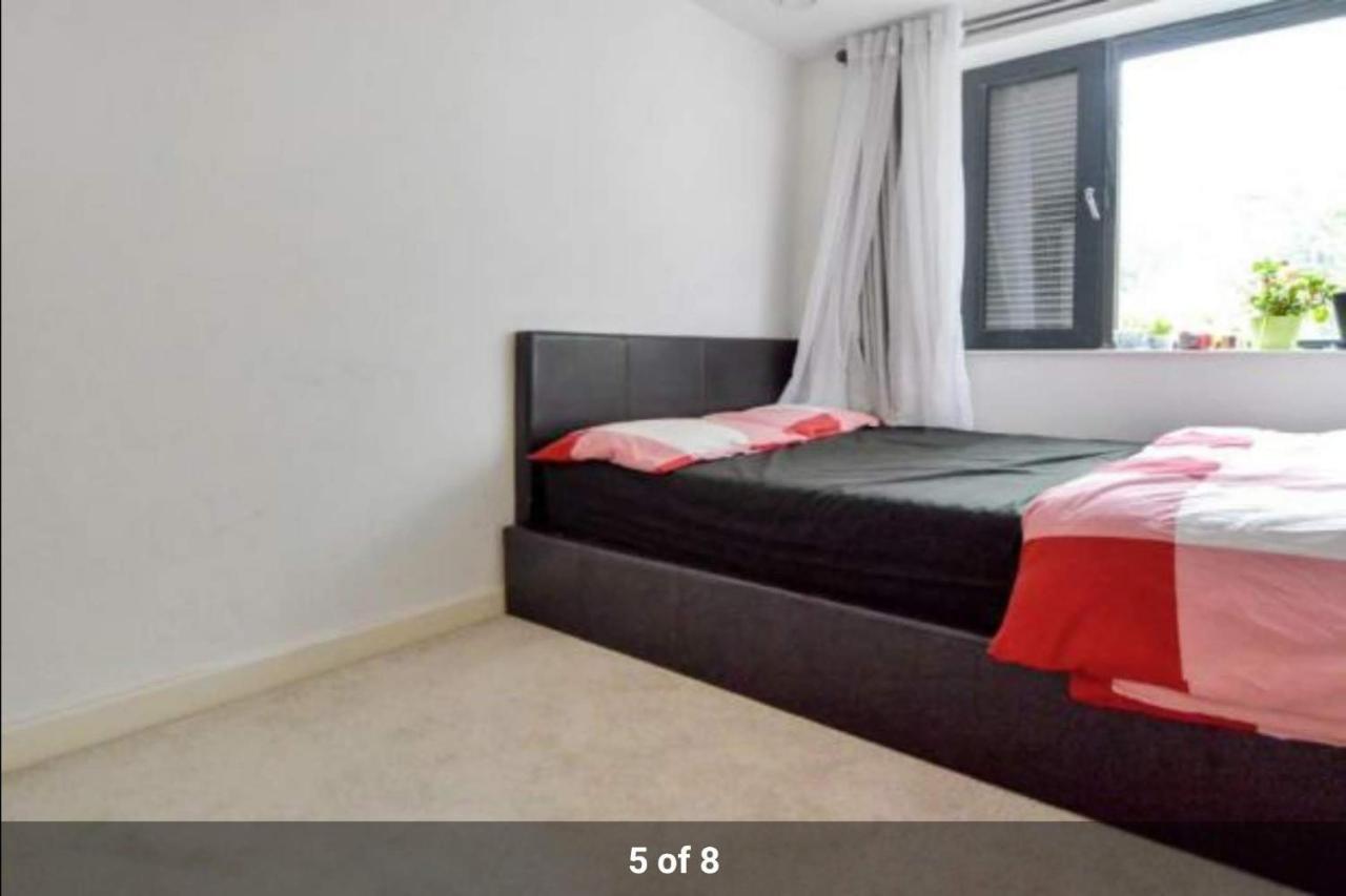 London Holiday Home Newly Refurbished - Entire 4 Bedroom Private House With Kitchen, Living Room & Private Garden - 1 Cape House London, Within 30 Mins From Central London, London Bridge & Canary Wharf Exterior foto