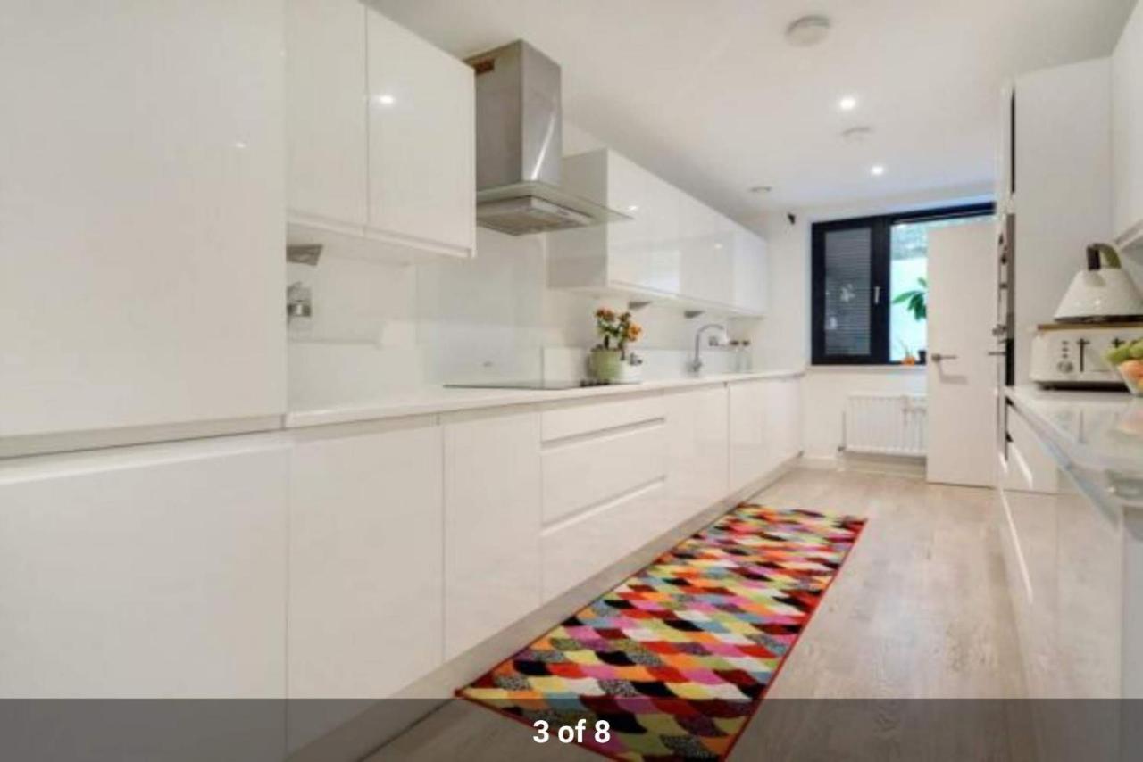 London Holiday Home Newly Refurbished - Entire 4 Bedroom Private House With Kitchen, Living Room & Private Garden - 1 Cape House London, Within 30 Mins From Central London, London Bridge & Canary Wharf Exterior foto